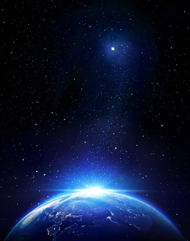 宇宙空間から見た地球と広がる星空